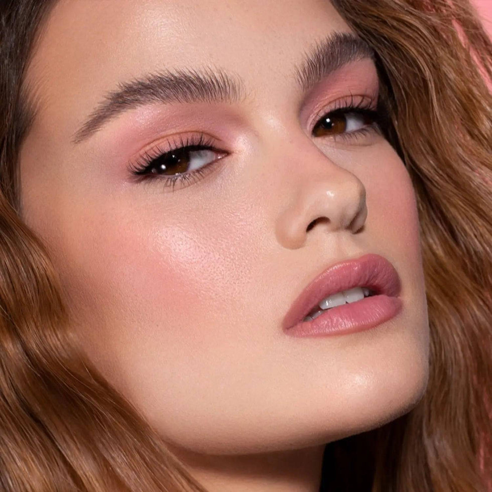 PUFF PAINT

Liquid Blush shade Darya